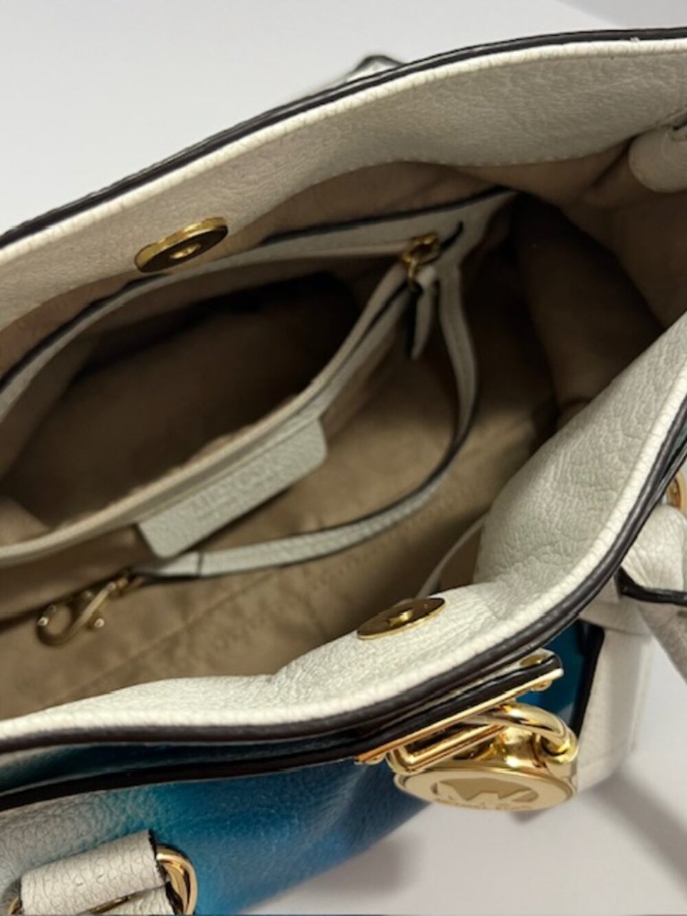 MICHAEL KORS HAMILTON EAST WEST WHITE/BLUE LOCK & KEY LEATHER SATCHEL MEDIUM EUC - Picture 10 of 15